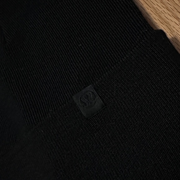 lululemon athletica Black Knit Cuffed Beanie - Picture 4 of 7